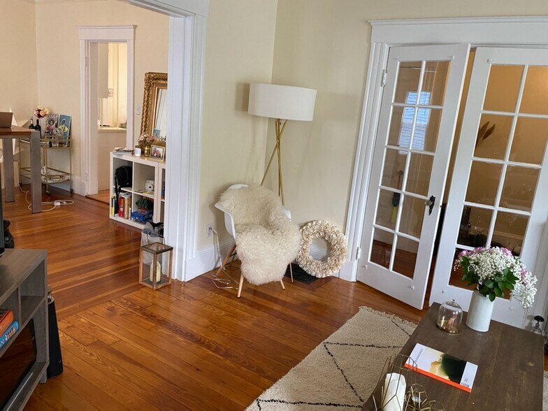 Building Photo - 102 Rogers Ave