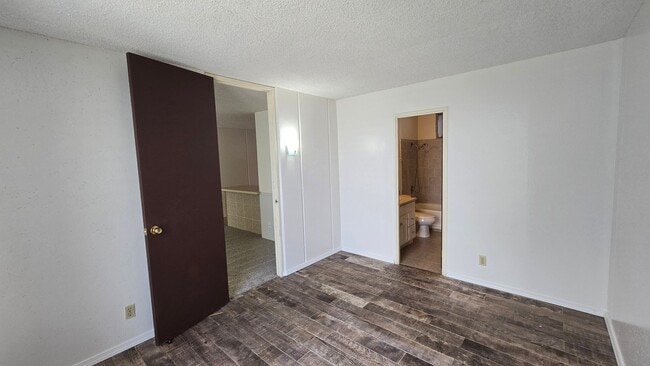 Building Photo - Newly Updated 1 Bedroom 1 Bath Apartment i...