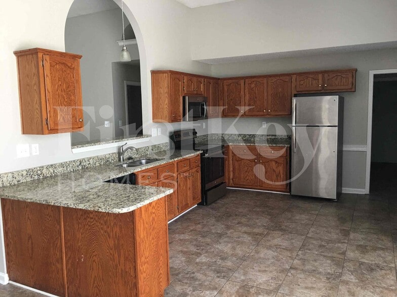 Building Photo - 7601 Broken Hickory Dr