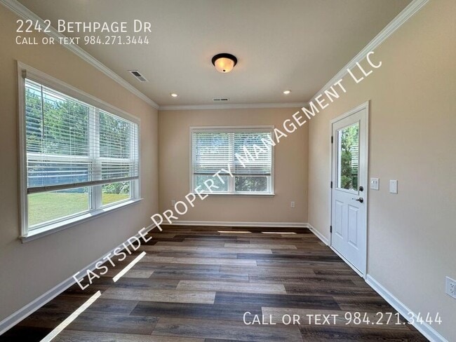 Building Photo - 2242 Bethpage Dr