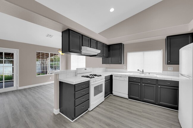 Building Photo - Single Story Guard-Gated Living with Golf Course Access