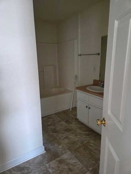Building Photo - 2904 Rockport Dr