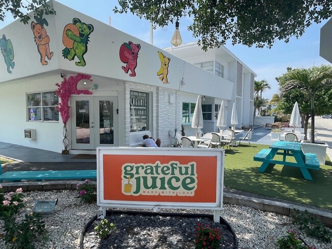 Building Photo - 3000 Riomar St