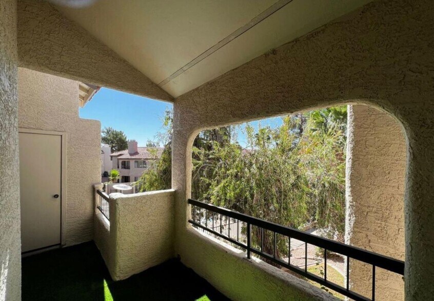 Building Photo - 9775 N 93rd Way