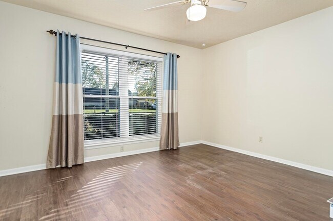 Building Photo - 6760 Gladys Ave