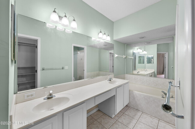 Building Photo - 14443 Pelican Bay Ct