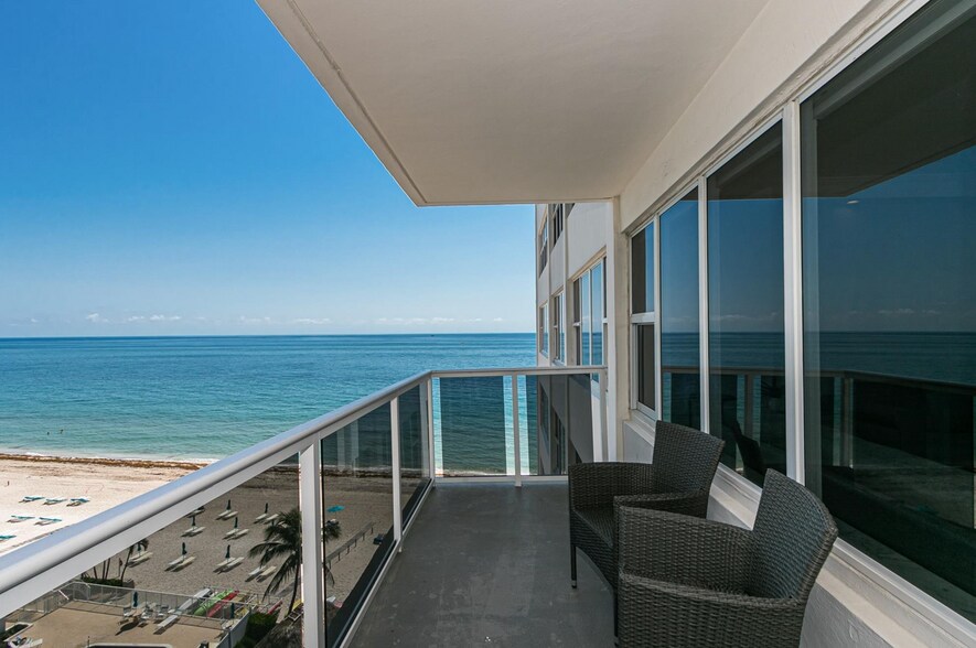 Building Photo - 3700 Galt Ocean Dr