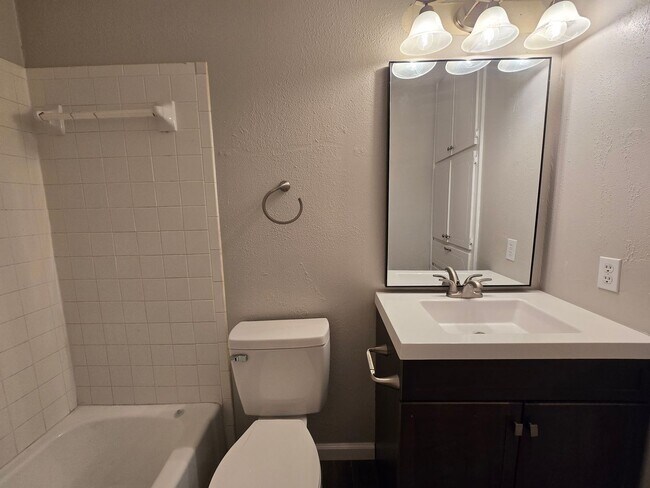 Building Photo - 8810 Springmail Cir