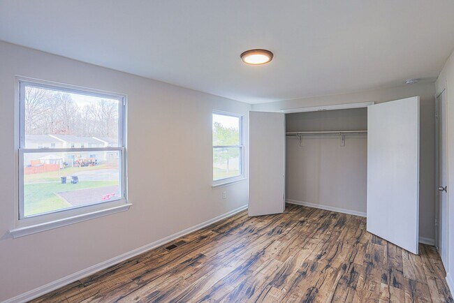 Building Photo - 14 Luffing Ct