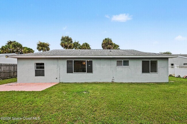 Building Photo - 1202 Linmoor Cir NE