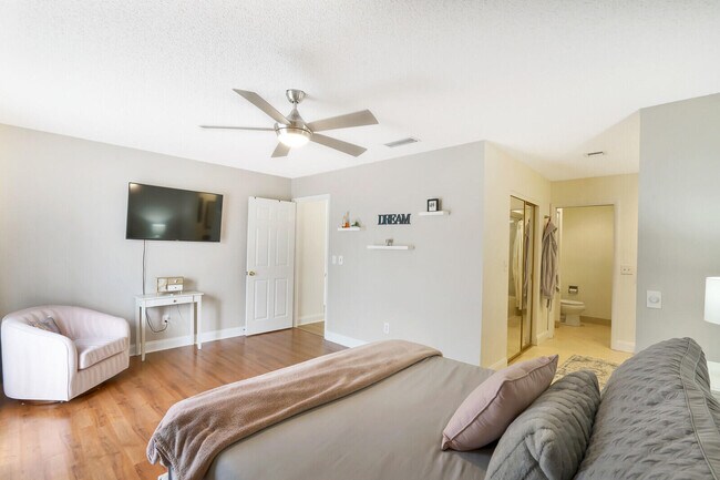 Building Photo - 5804 Fox Hollow Dr