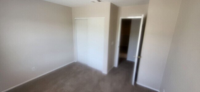 Building Photo - 3 BR, 2.5 Bath + Loft & Office/Den