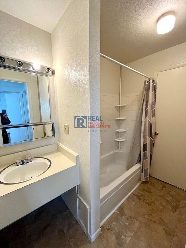 Building Photo - 5034 El Camino Dr