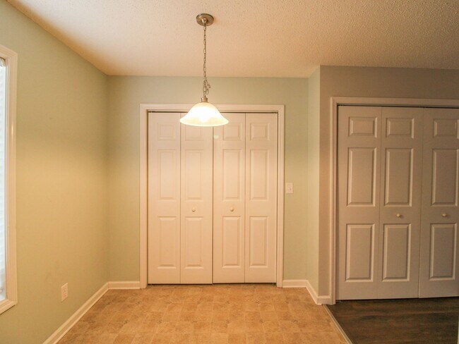 Building Photo - Nice Rental in Athens City!