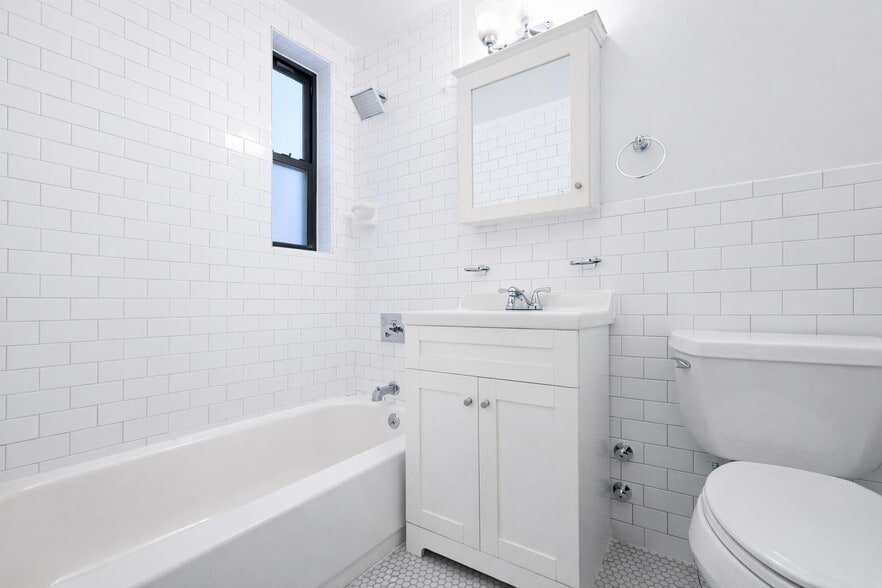 Building Photo - 525-527 Riverdale Avenue