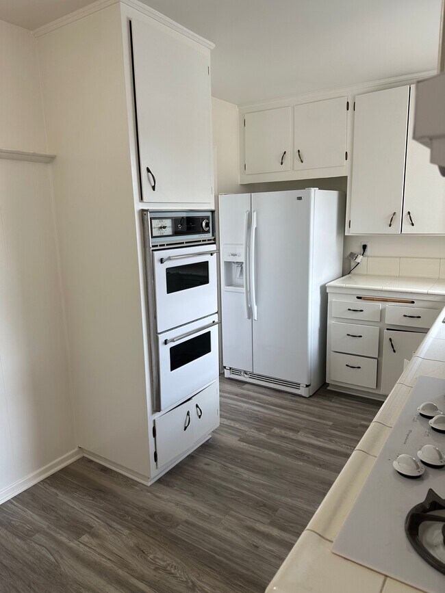 Kitchen - 20724 Christine Ave