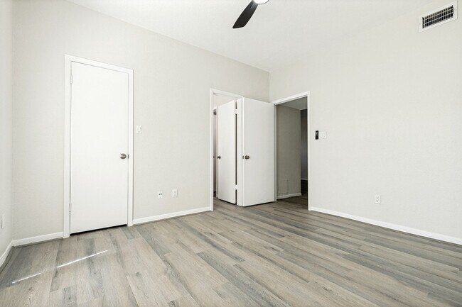 Building Photo - 2626 Holly Hall St