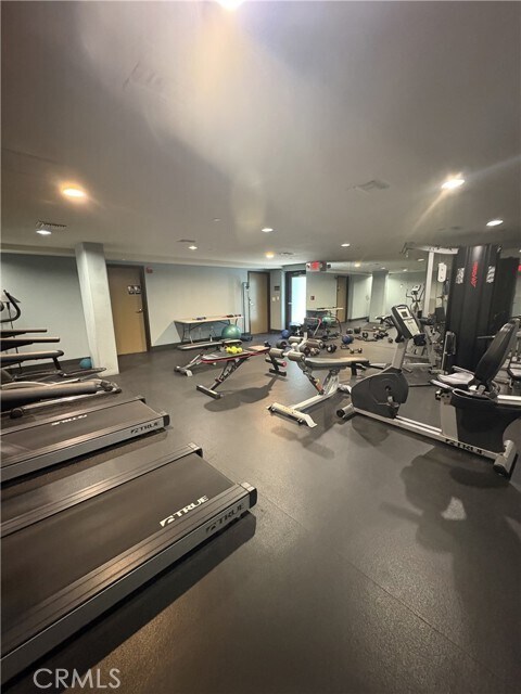 Building Photo - 600 Ridgeley Dr