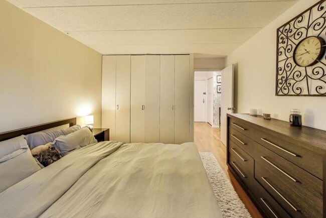 Building Photo - 2 bedroom in Chicago IL 60613