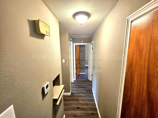 Building Photo - 1130 Forest Home Dr