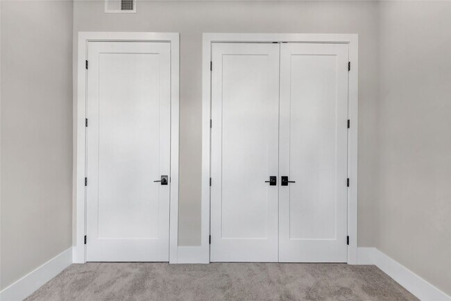 Building Photo - 16460 Wildhorse Lk Blvd