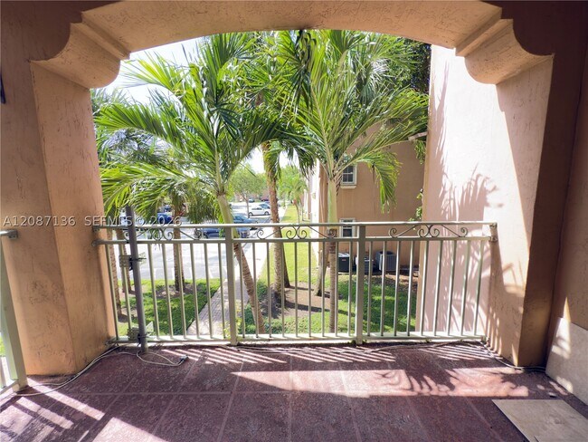 Building Photo - 6520 NW 114th Ave