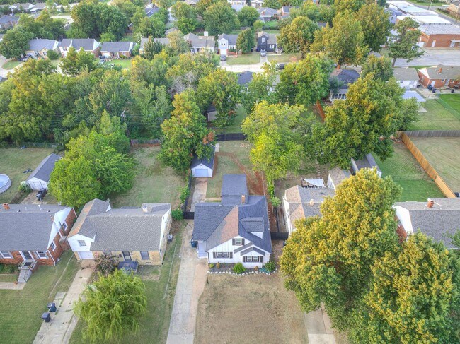 Building Photo - 2525 NW 32nd St