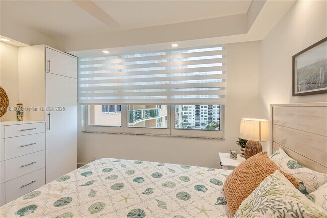 Building Photo - 2501 S Ocean Dr