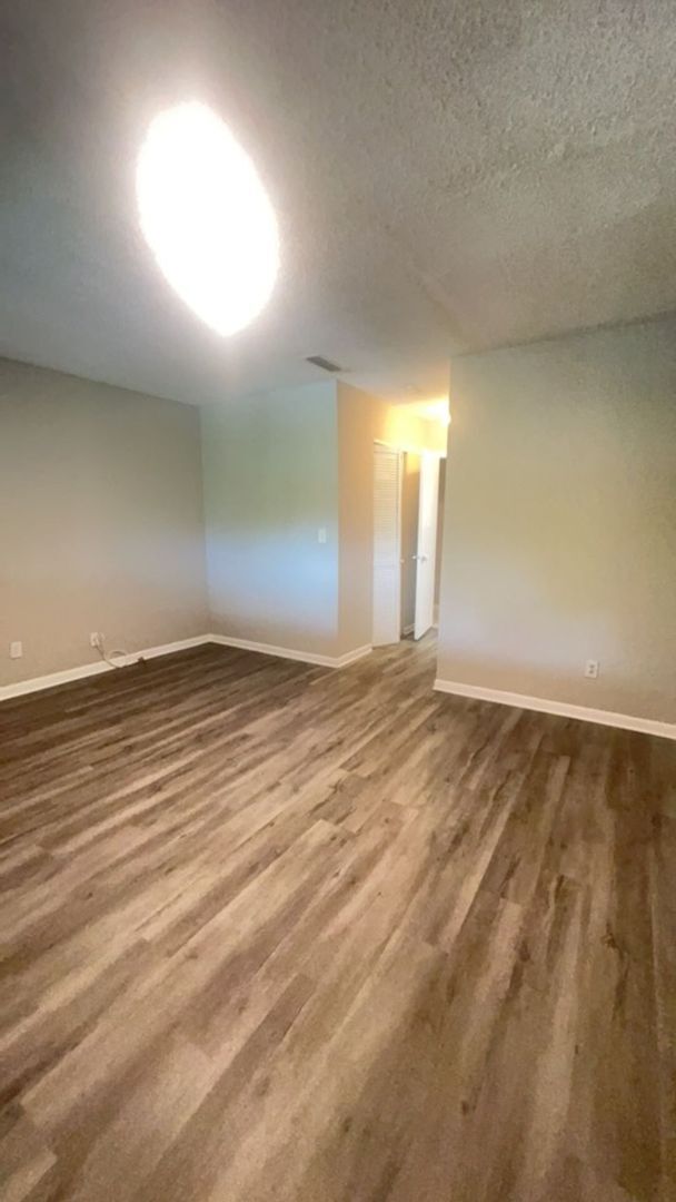 Building Photo - 2 Bedroom, 2 bathroom condo For Rent in To...
