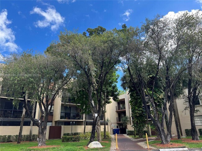 Building Photo - 10855 SW 112th Ave