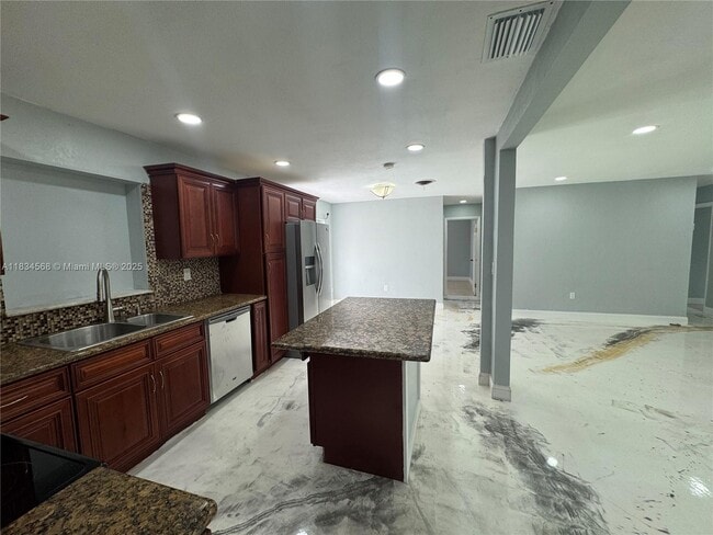 Building Photo - 115 Sierra Dr
