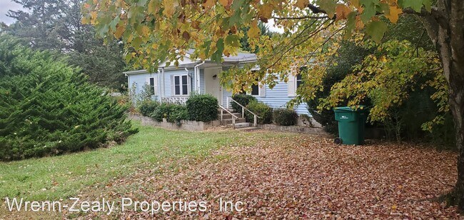 Building Photo - 2 br, 1 bath House - 205 Lake Drive