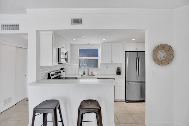 Building Photo - 2908 Bayshore Dr