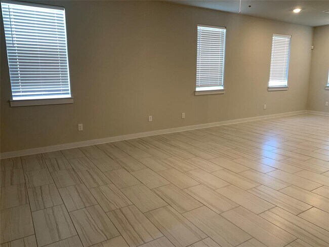 Building Photo - 2913 Sage Ranch Dr