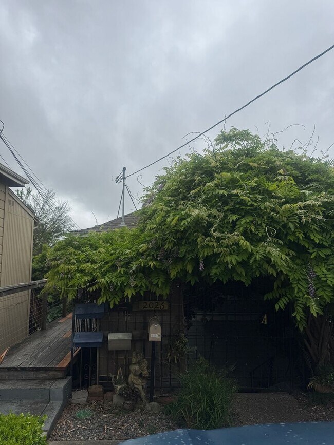 Building Photo - 2026 Clinton Ave