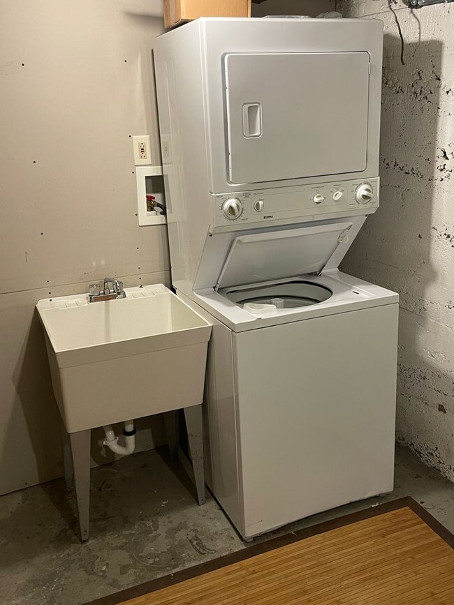 Building Photo - Beautiful Basement Apartment on Capital Hill