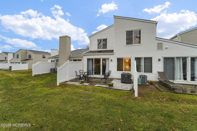 Building Photo - 83 Greenwood Dr