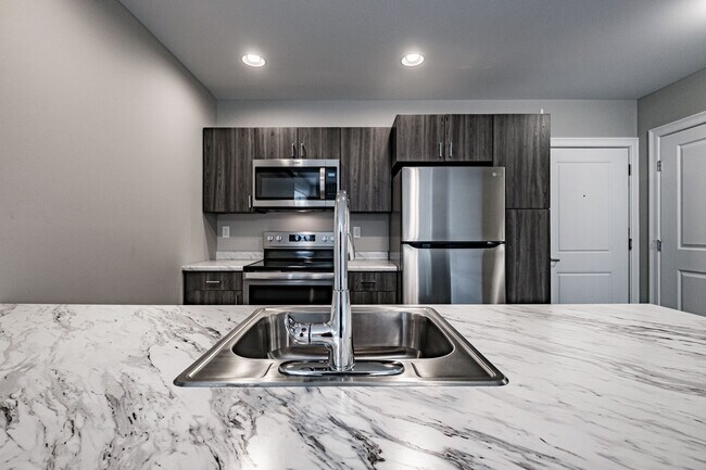 Building Photo - 8 Friendly Way