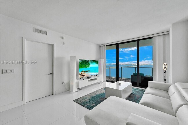 Building Photo - 460 NE 28th St