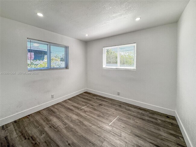 Building Photo - 2620 NW 18th Terrace