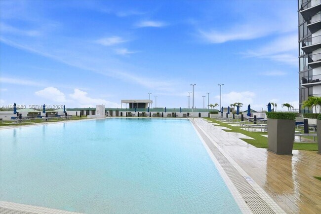 Building Photo - 5300 Paseo Blvd