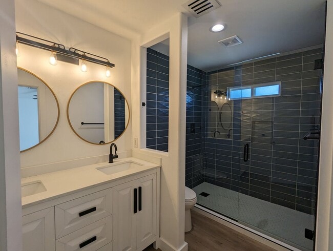 Building Photo - Beautiful Three Bedroom