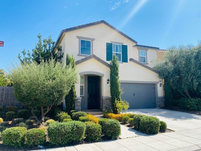 Building Photo - $2,395 Ashlan & Leonard, Beautiful 3 Bedroom - Buckingham Ave, Clovis