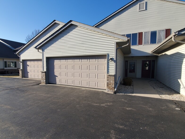 956 Roseland Dr. Unit 2 - 956 Roseland Dr