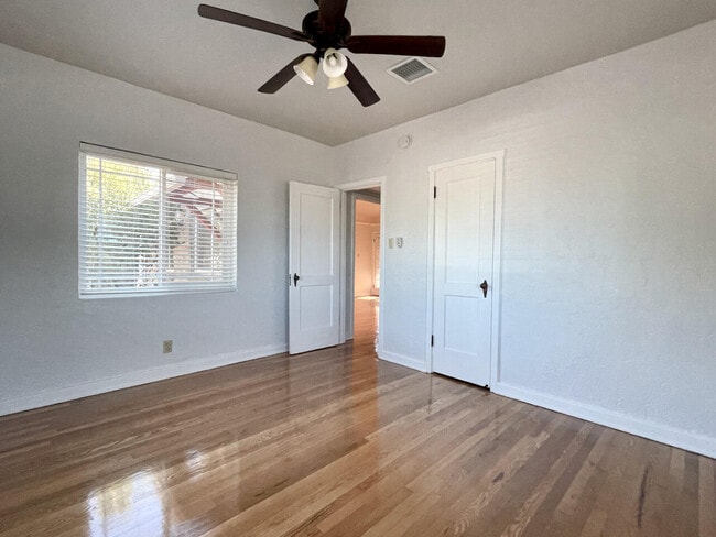 Building Photo - 402 E Baltimore Dr