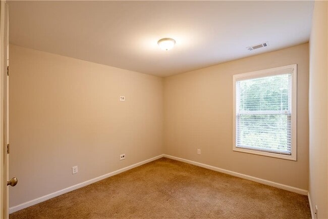 Building Photo - 221 Winterset Cir