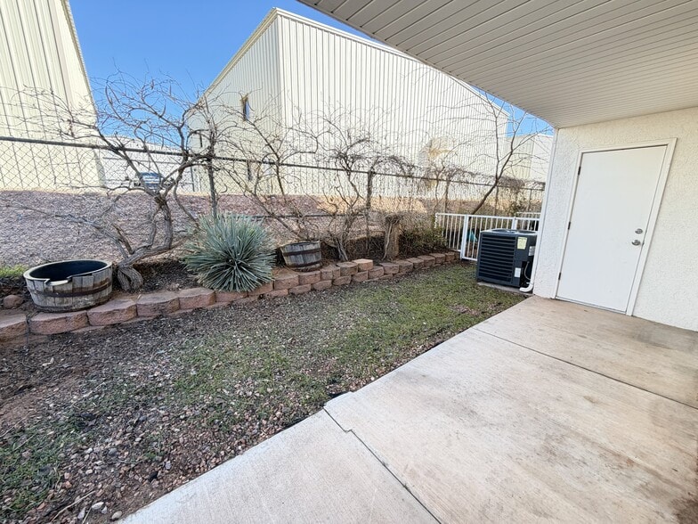 Building Photo - 1200 Glen Canyon Dr