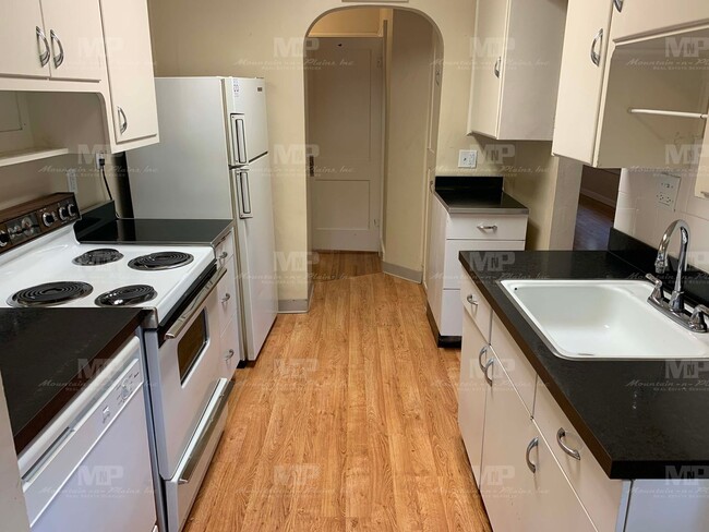 Building Photo - 645 S Loomis Ave