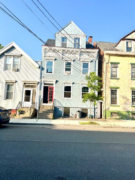 Primary Photo - 5 West St