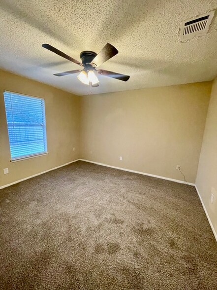 Building Photo - 2632 Colonial Ave